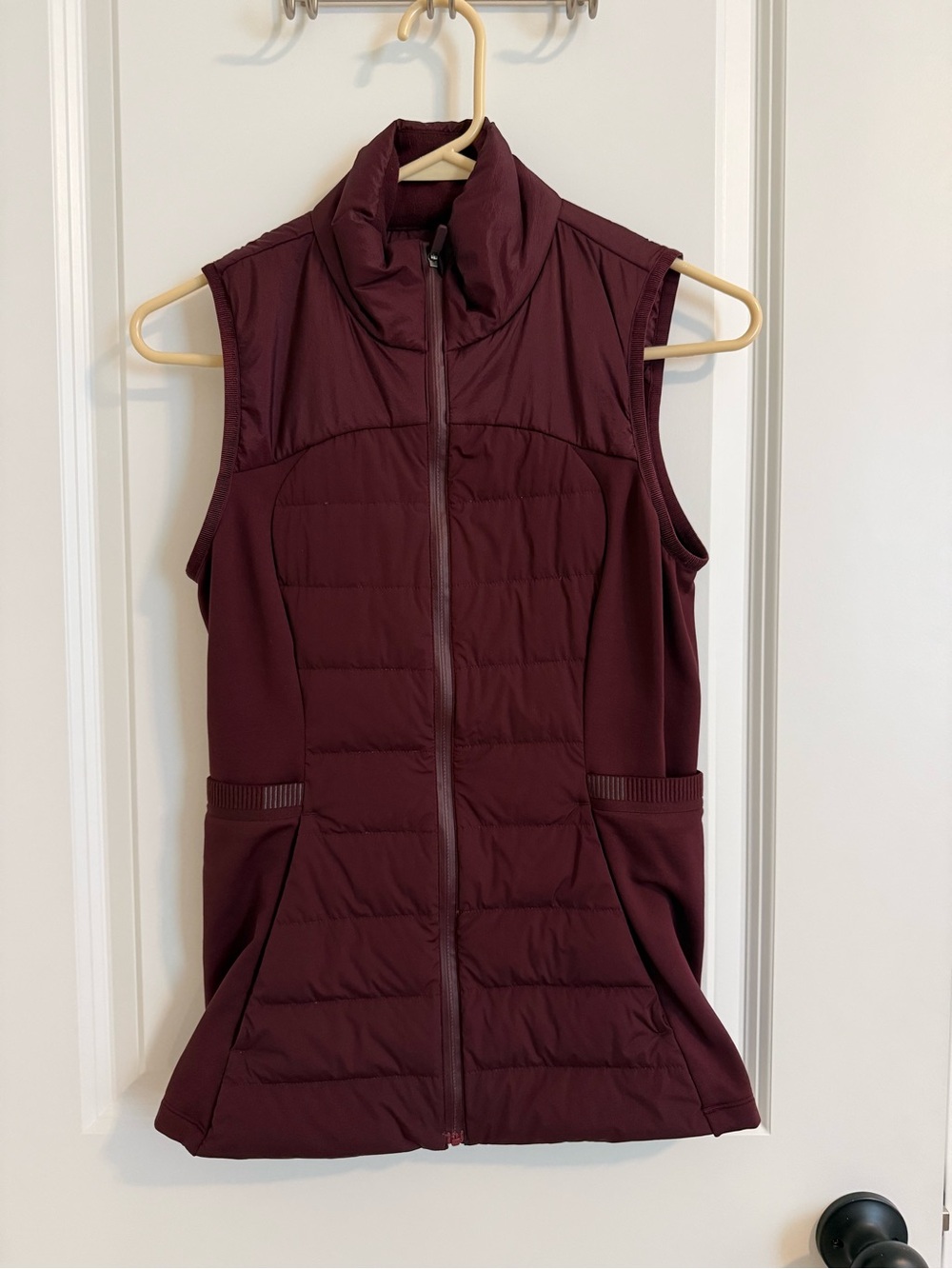 Lululemon down for it all vest, Size 4, great condition